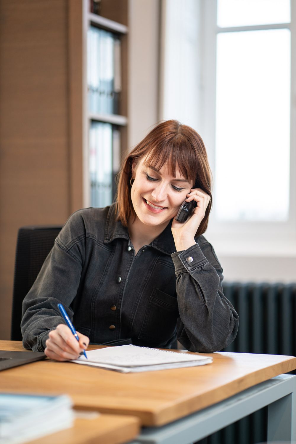 Image d'une personne au téléphone